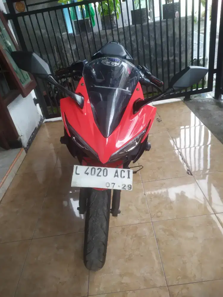 Honda CBR 150 Tahun 2019 Plat L Surabaya Surat-Surat Lengkap Hidup