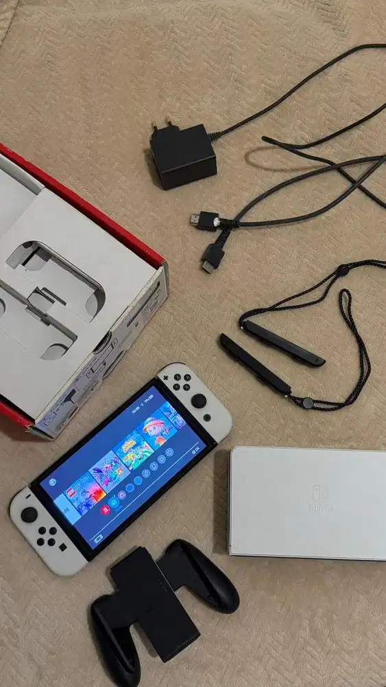 Nintendo Switch OLED White OFW Second Like NEW