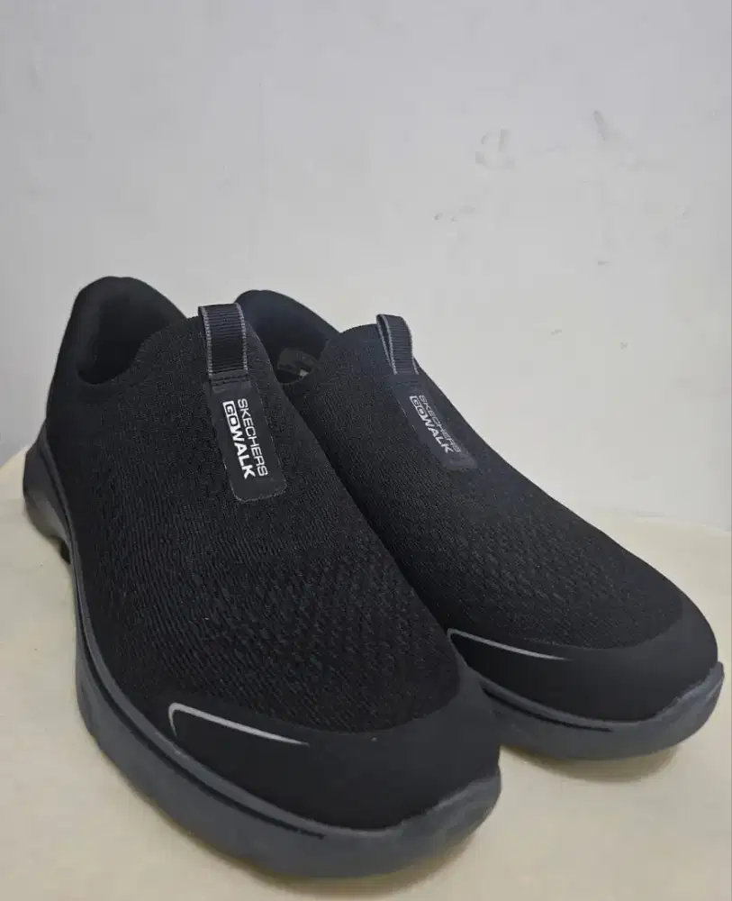 Preloved Skechers Go Walk 6 Slip-Ins Black Hands Free Original