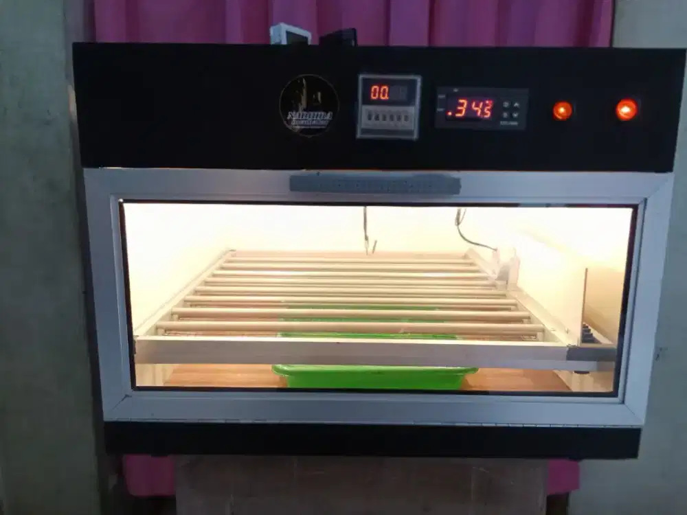 Mesin tetas telur otomatis