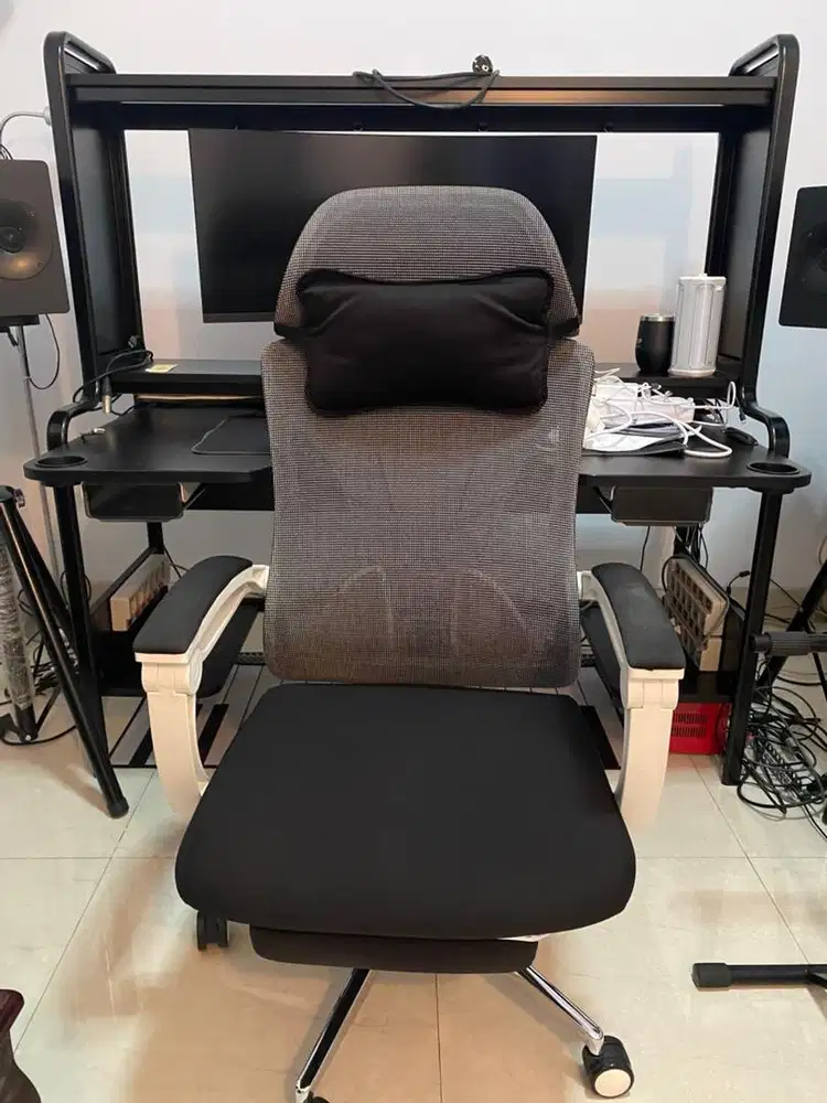 Meja gaming dan kursi preloved