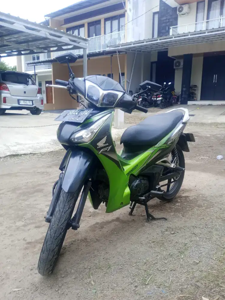 Honda Supra x 125 helm in pgm fi 2012