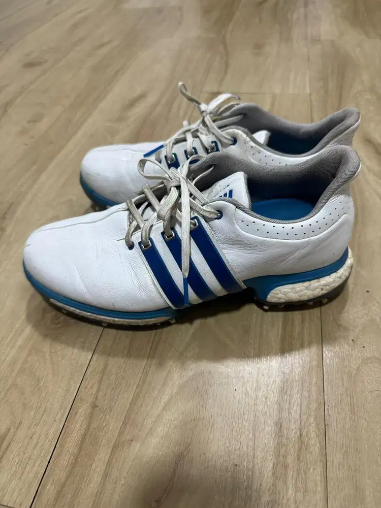 Sepatu golf tour 360