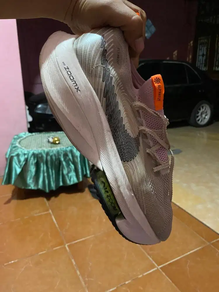 Sepatu running Nike alphafly