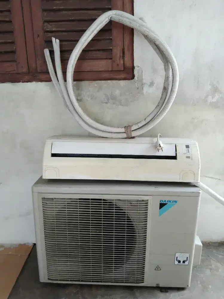 AC Outdoor 2 PK dan Indoor 1.5 PK