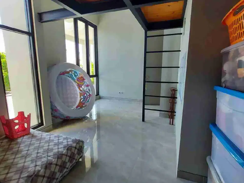 Rumah modern 2 lantai Royal Residence Siap Huni Kondisi Bagus
