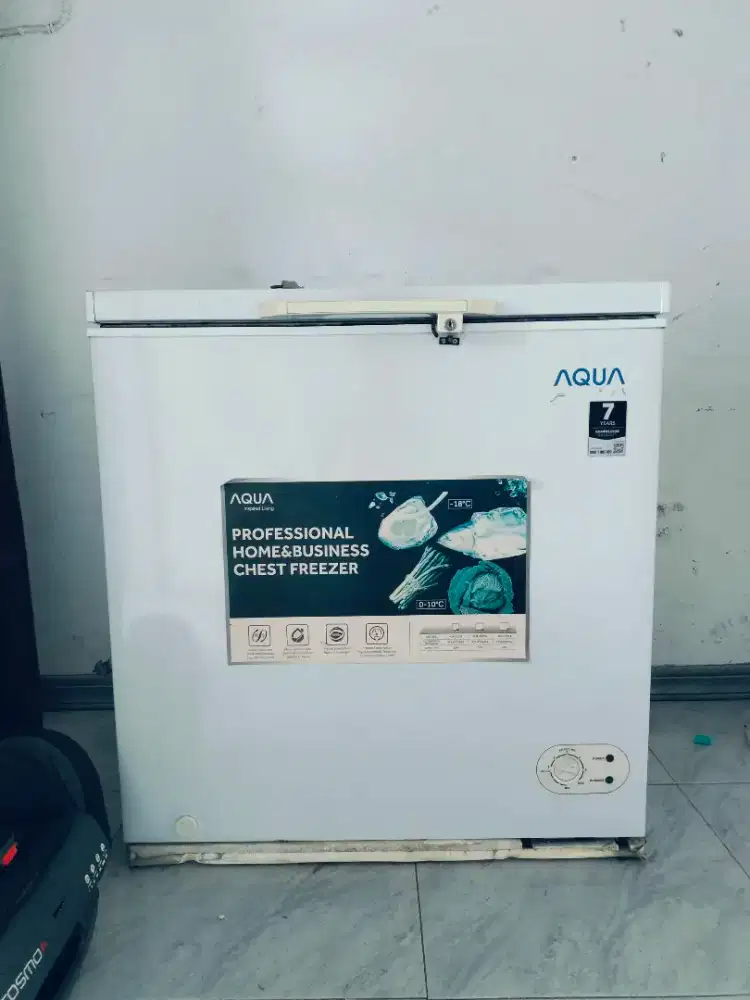 Freezer Box Aqua 200L Kondisi Mulus