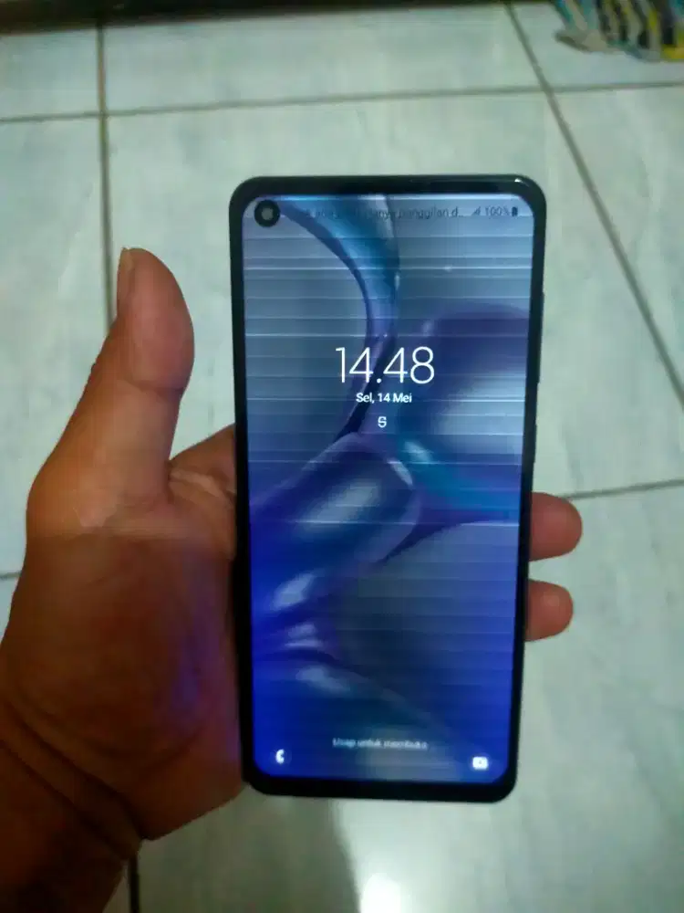 Samsung a21s ram 3 batangan mines layar lcd seperti di foto bergaris.