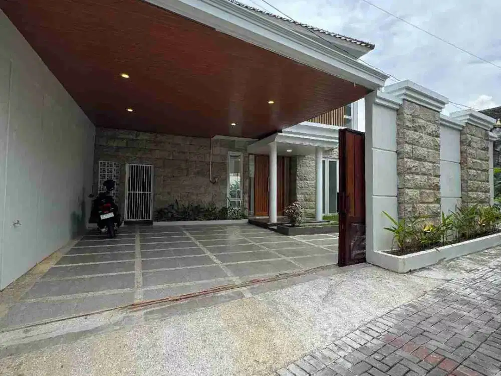 Rumah 2 Lantai Dekat Hotel Hyatt