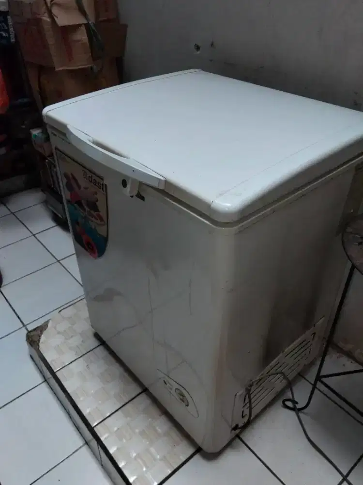Dijual freezer merek dast