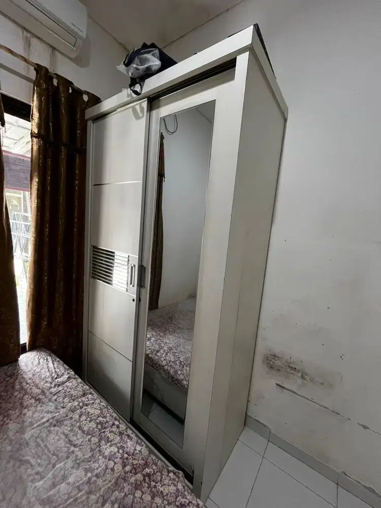 Lemari mewah dan besar