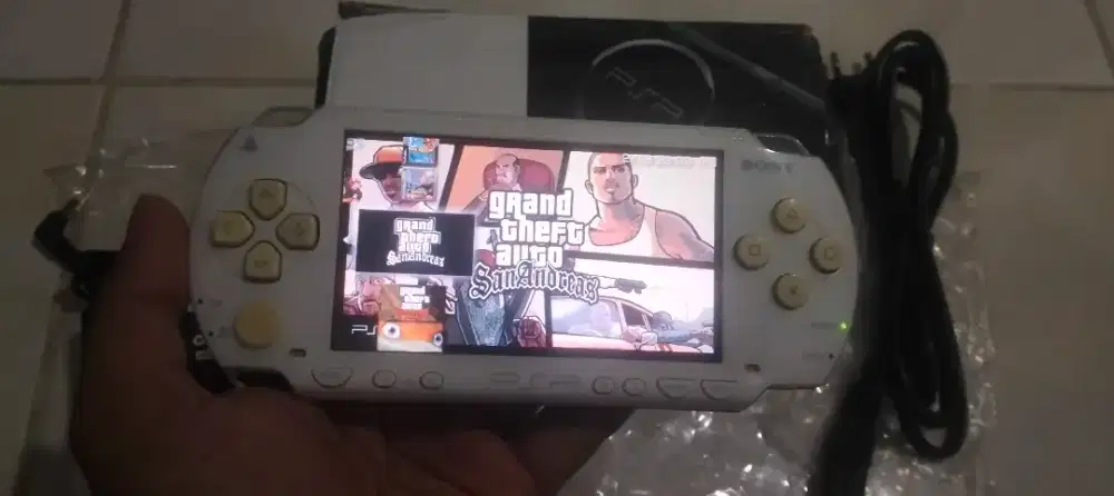 PSP Fullset 64GB Games Banyak not PS Vita