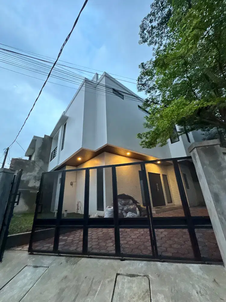 RUMAH 2 LANTAI KEBAYORAN BINTARO