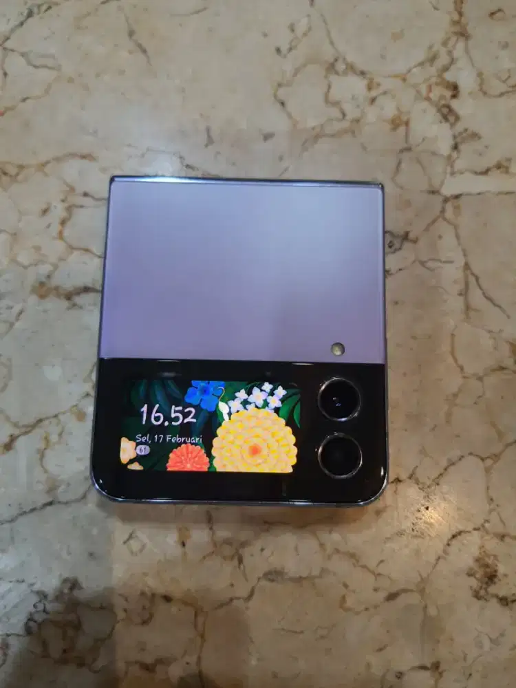 Samsung lipat z flip 4 Ram 8+8/512Gb kesing mulus layar minus garis