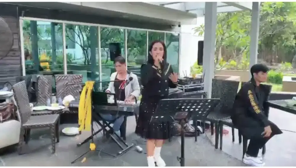 Music organ tunggal satu paket sudah termasuk sound dan pemain murah