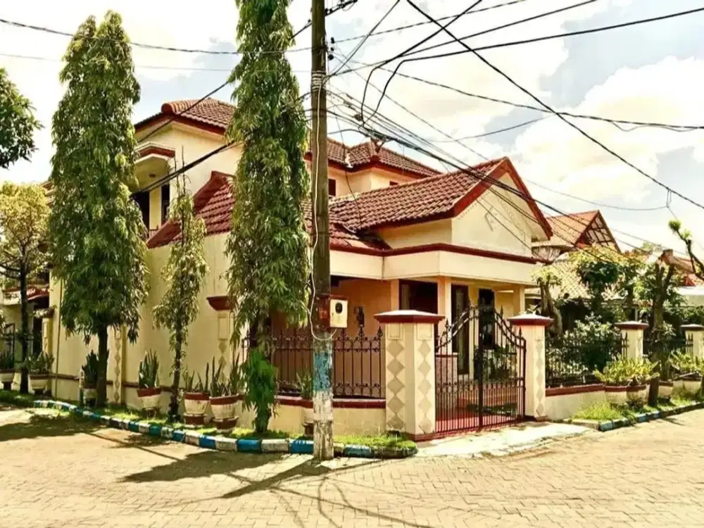 Rumah Mewah Pojok Komplek Merpati Sedati Dekat Bandara Juanda