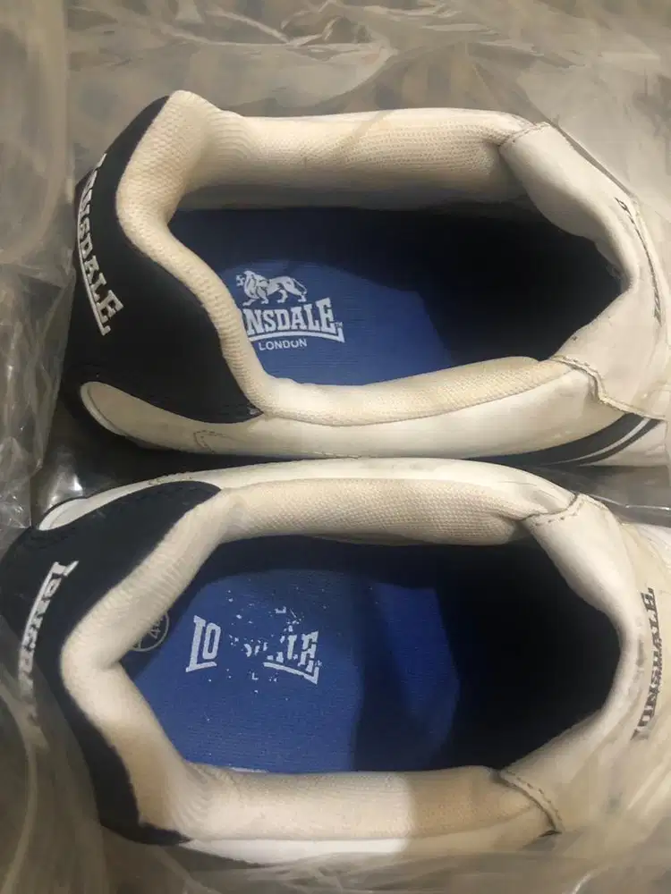 sepatu toms signature