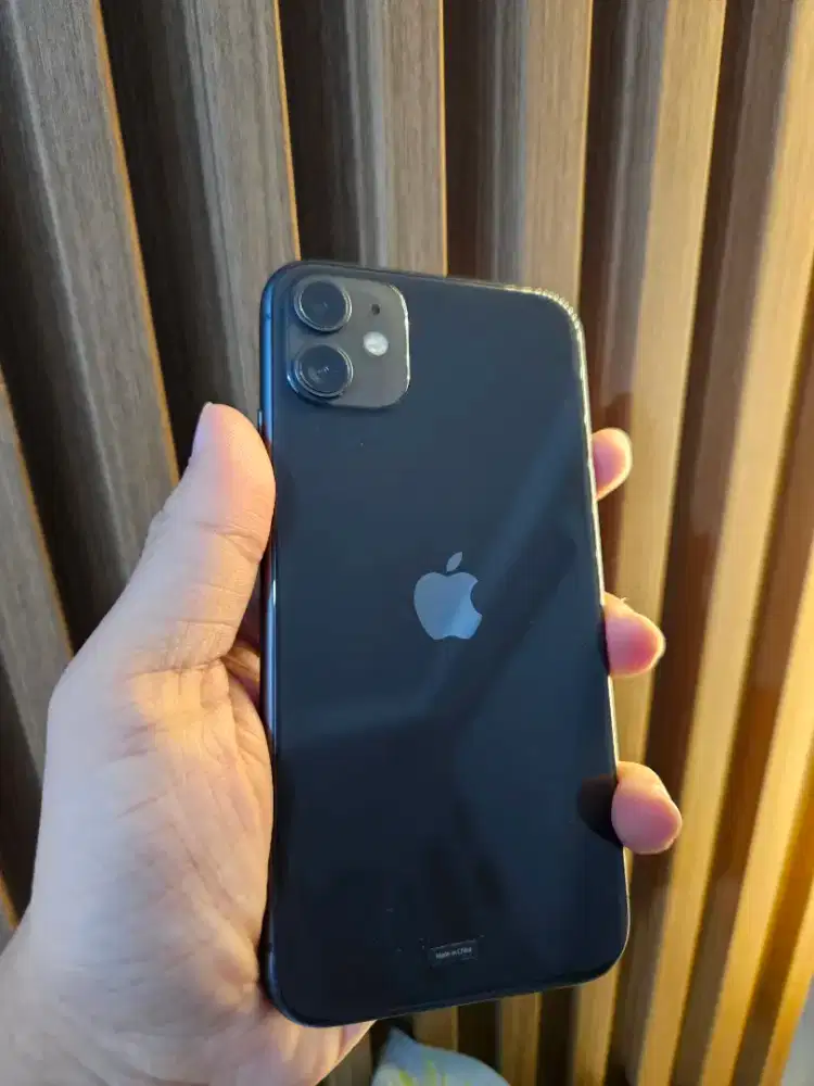 Iphone 11 128 Gb Resmi Ibox black baru Mulus Murah