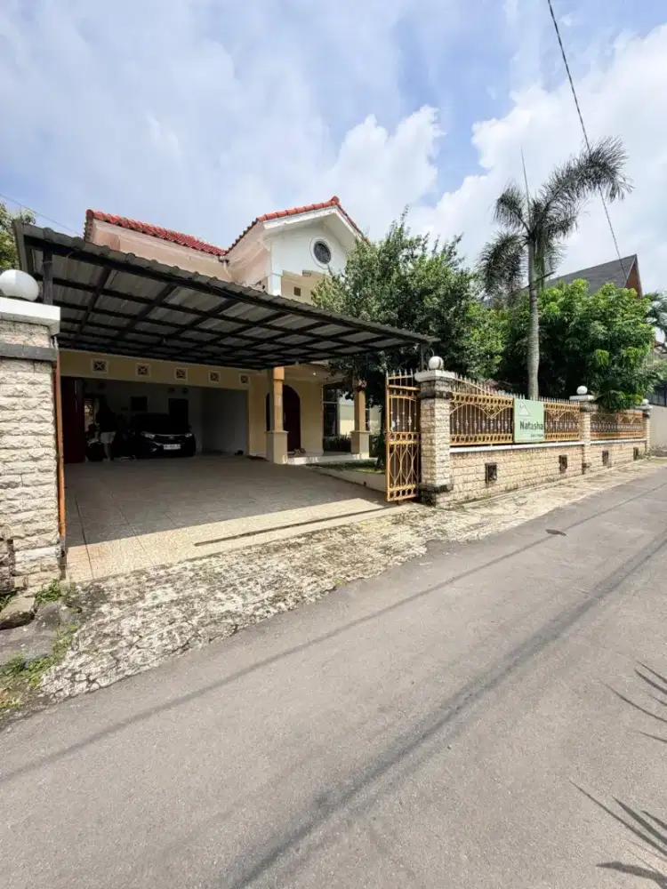 Guest House Full Furnish dengan Tanah Luas Dekat Pakuwon Mall Jogja