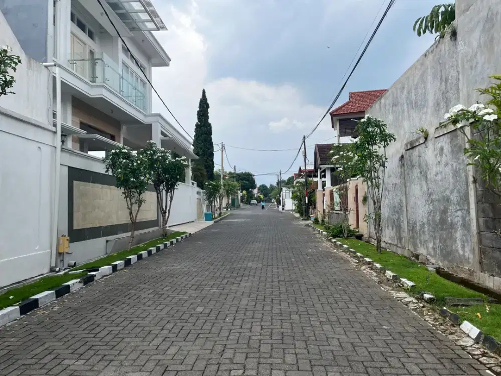 Rumah Jalan Bunga Tanjung Dekat Suhat