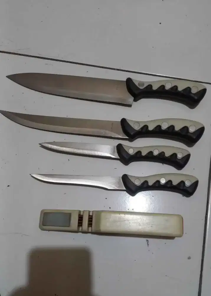4 Buah Pisau Dapur Stainless Steel + Alat Asah Pisau Mulus