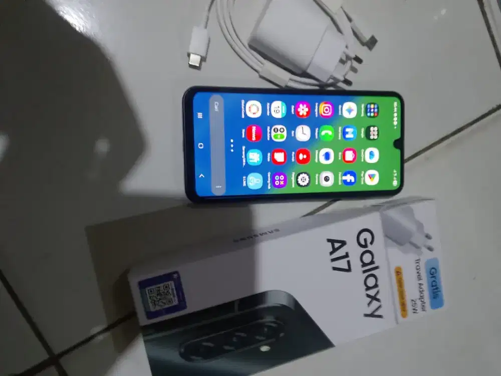 D jual samsung A17 ram 8/128 hp baru dua 2minggu