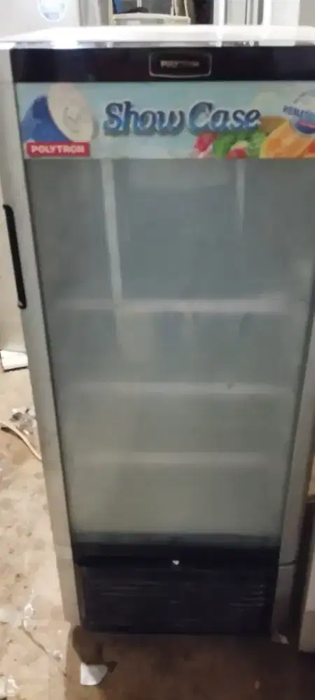 Show case pendingin minuman merk polytron