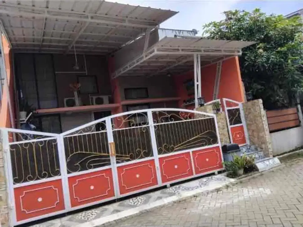 Rumah Over Kredit       Luas tanah 84
Kamar tidur.2
Kamar mandi.1
Ruang tamu.1
Ruang makan.1
Garasi mual 2 mobil