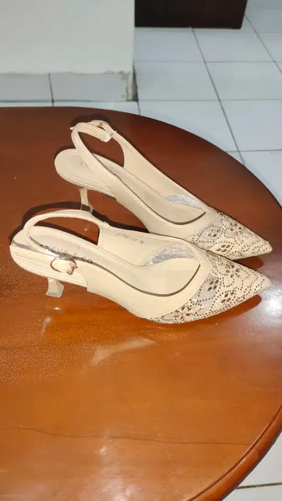 Dijual sepatu steve & Co