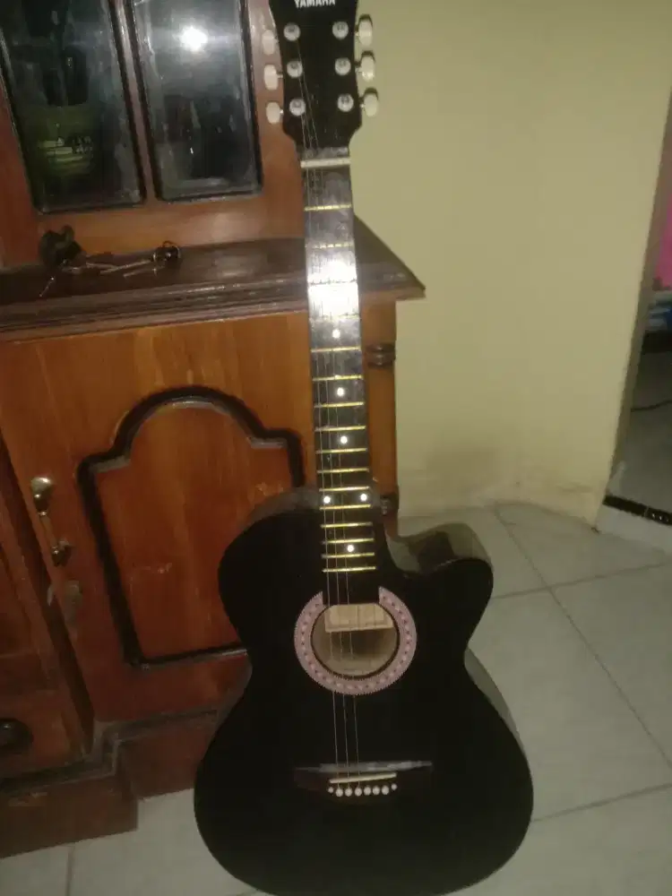 Jual gitar akustik Yamaha