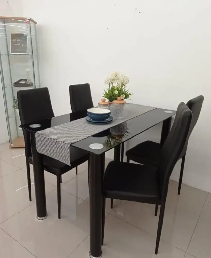 meja makan minimalis tempered glass