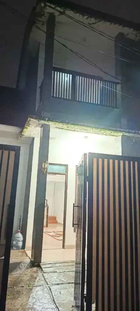 Di jual over kredit rumah 2 lantai 90 JT nego