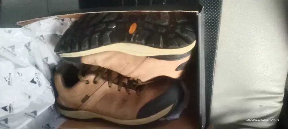 Sepatu outdoor eiger