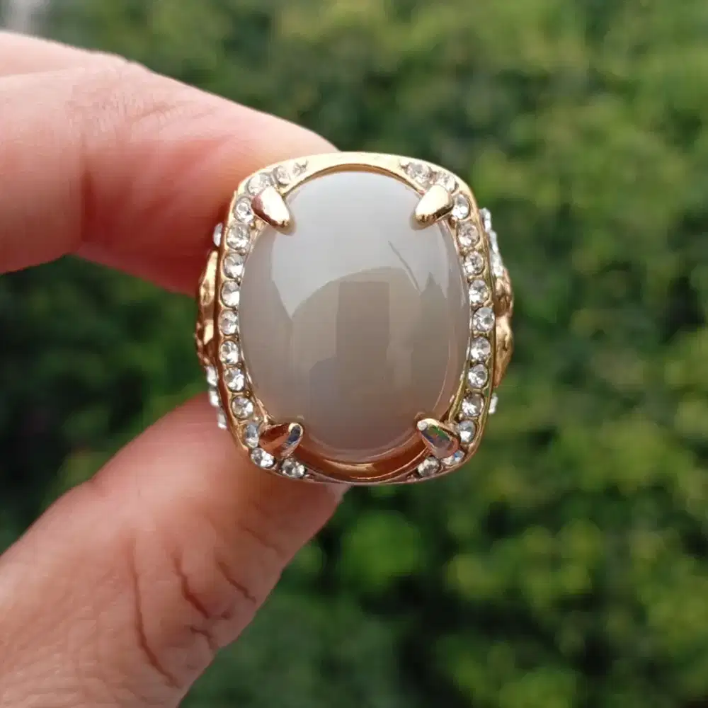 Natural Gray Chalcedony 26.15 ct No Treatment Body Mulus Ring Titanium