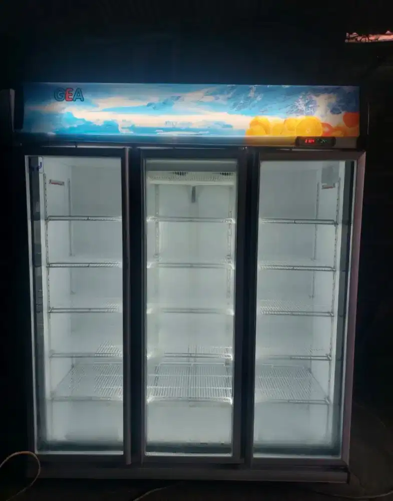Showcase display cooler 3 pintu EXPO-1300AH/CN 1300 liter merk GEA