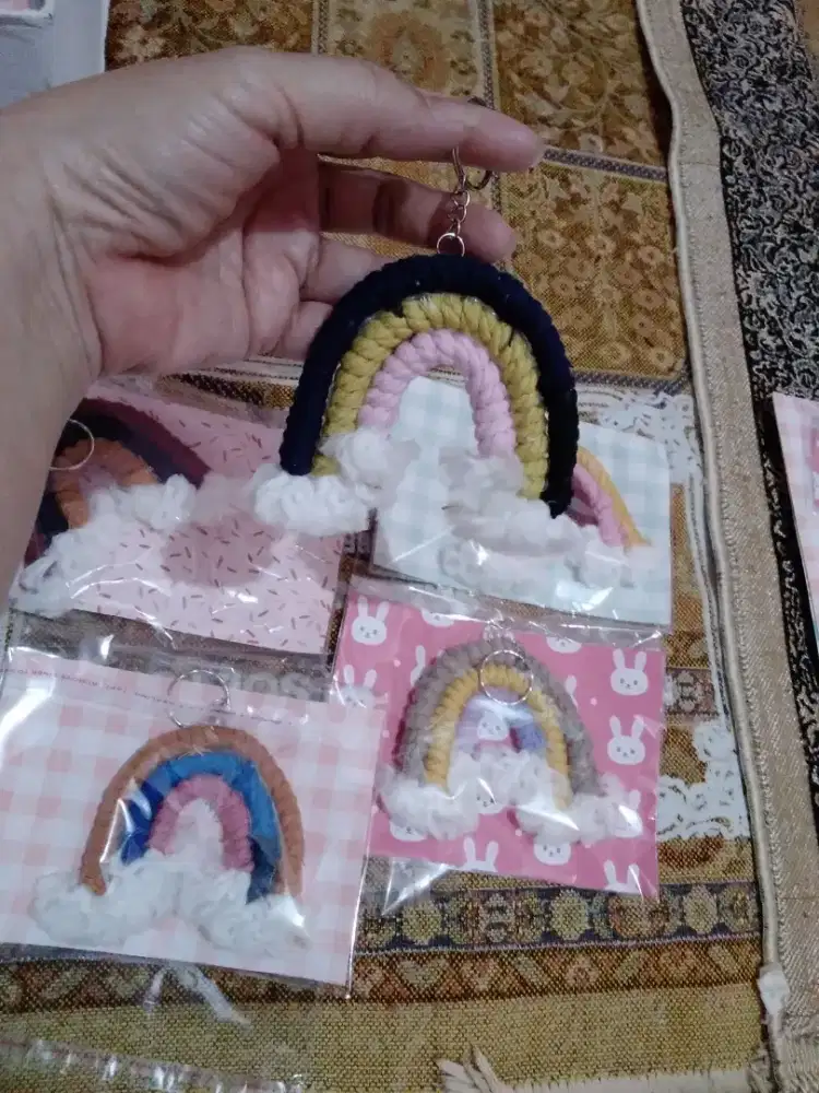 Souvenir pernikahan gantungam kunci makrame pelangi isi 50 pcs