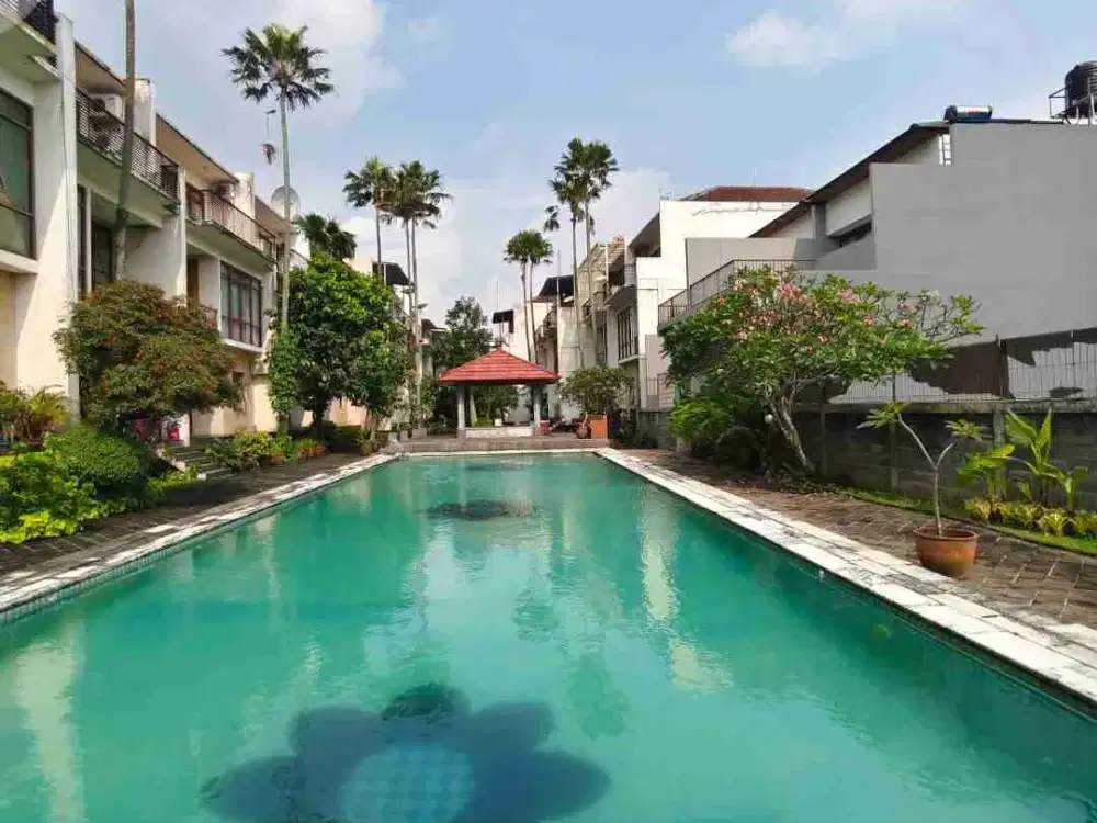 ADA KOLAM RENANG BELAKANG RUMAH CLUSTER ONE GATE SETRADUTA MEWAH MURAH