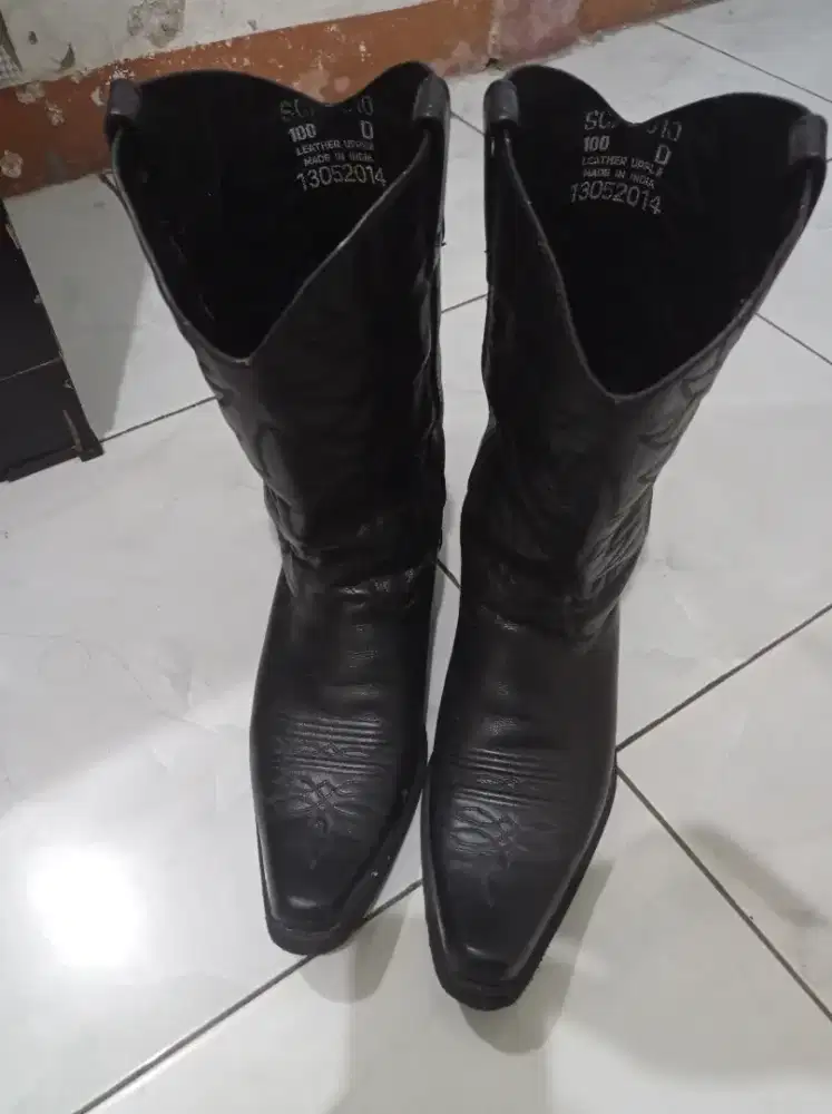 Sepatu boots cowboy pria