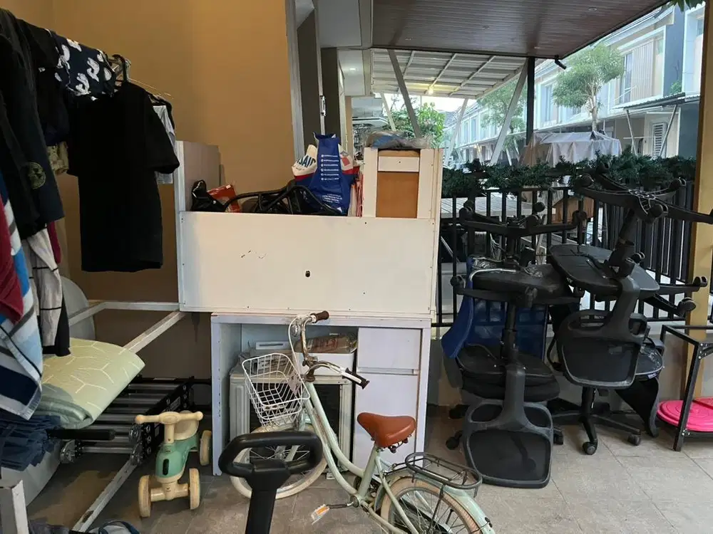 Borongan 5 kursi 2 meja belajar 500,000