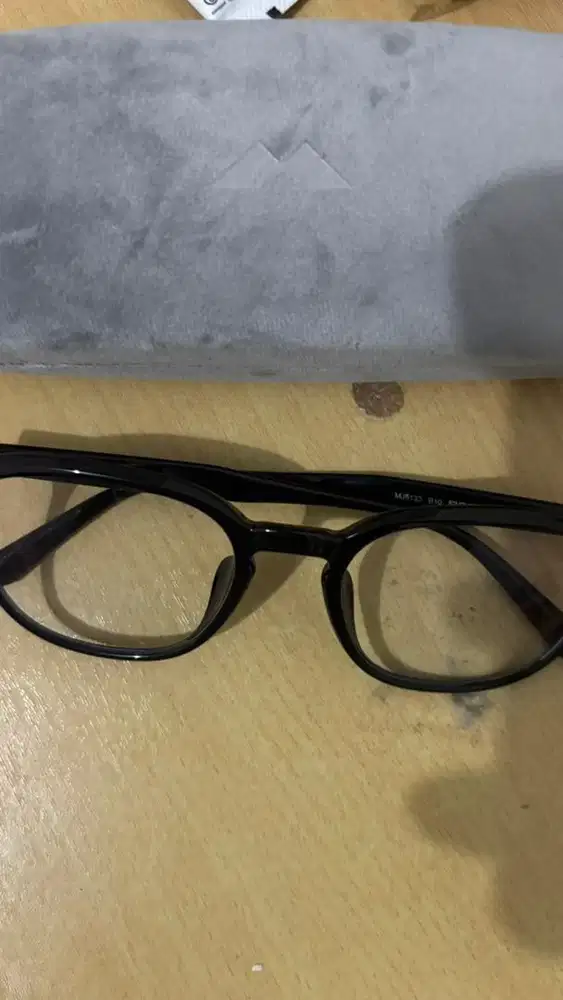 Kacamata Molsion + Lensa Min 0,5 Optik Melawai