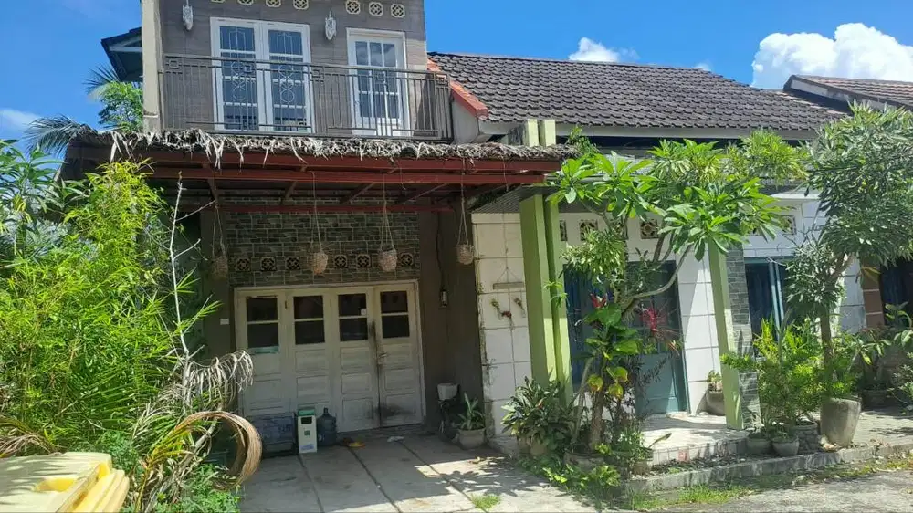 Dijual Rumah 2 Lantai, 4 Kamar Tidur & 4 Kamar Mandi, Taman dalam Rmh7