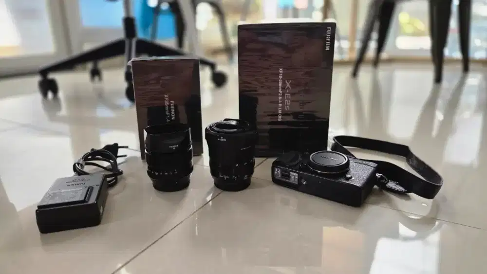 Fujifilm XE2s + Lens Kit 18-55 F2.8-4.0 + Lens Fix 35mm F1.4