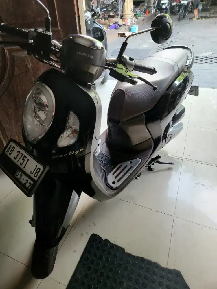 Scoopy keyless hitam 2022 Gbm