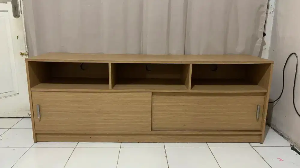 Meja TV Dekoruma (nego)