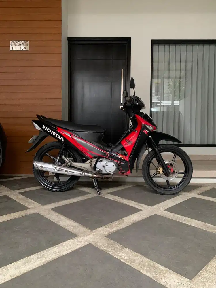 HONDA SUPRA X 125 2005 KARBU PAJAK ON, PLAT DKI, SRT LGKP, MESIN ENAK