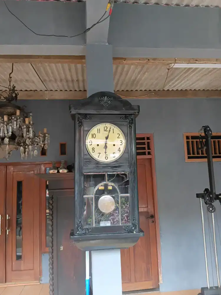 Jam dinding junghans made in germany