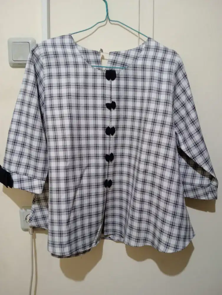 baju atasan kotak kotak