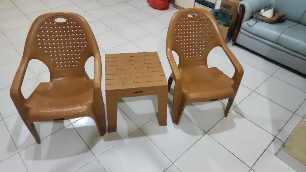 Set Kursi Teras Plastik Napolly  (2 Kursi + 1 Meja)