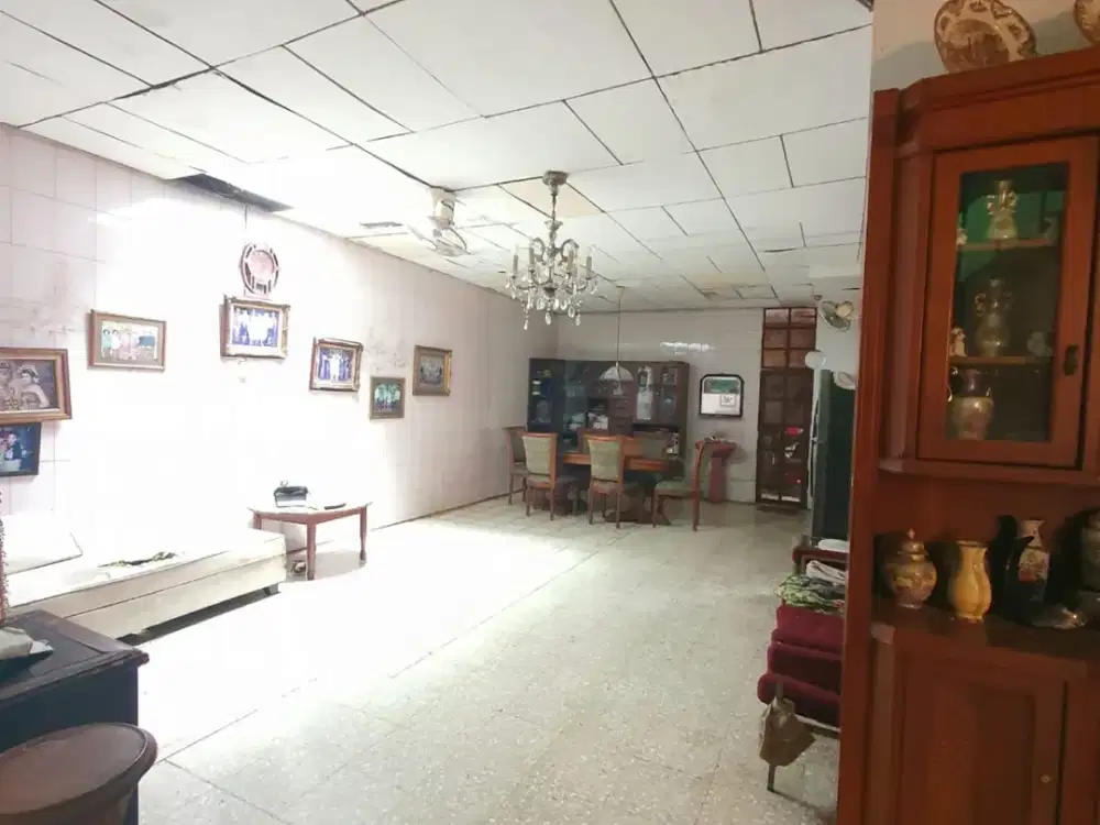 Jual Rumah Standar Cocok Renovasi Total  dengan luas tanah 367 m2 Di Kayu Putih