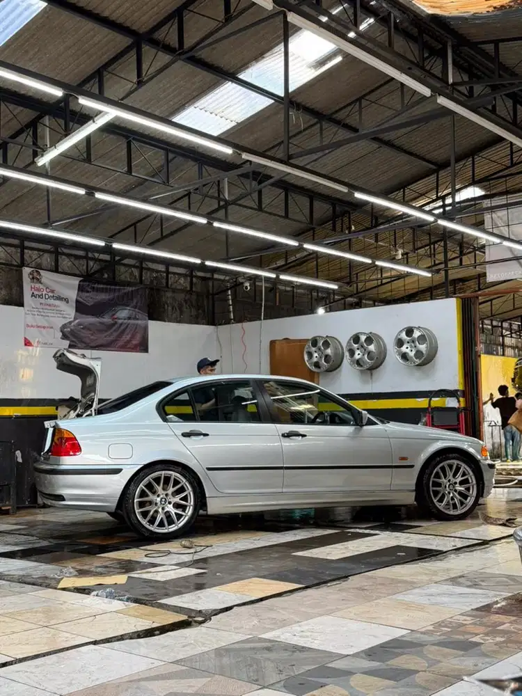 BMW 318i 2001 Bensin